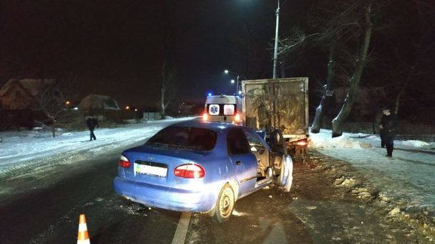 В Запорожье водитель Lanos врезался в грузовой автомобиль