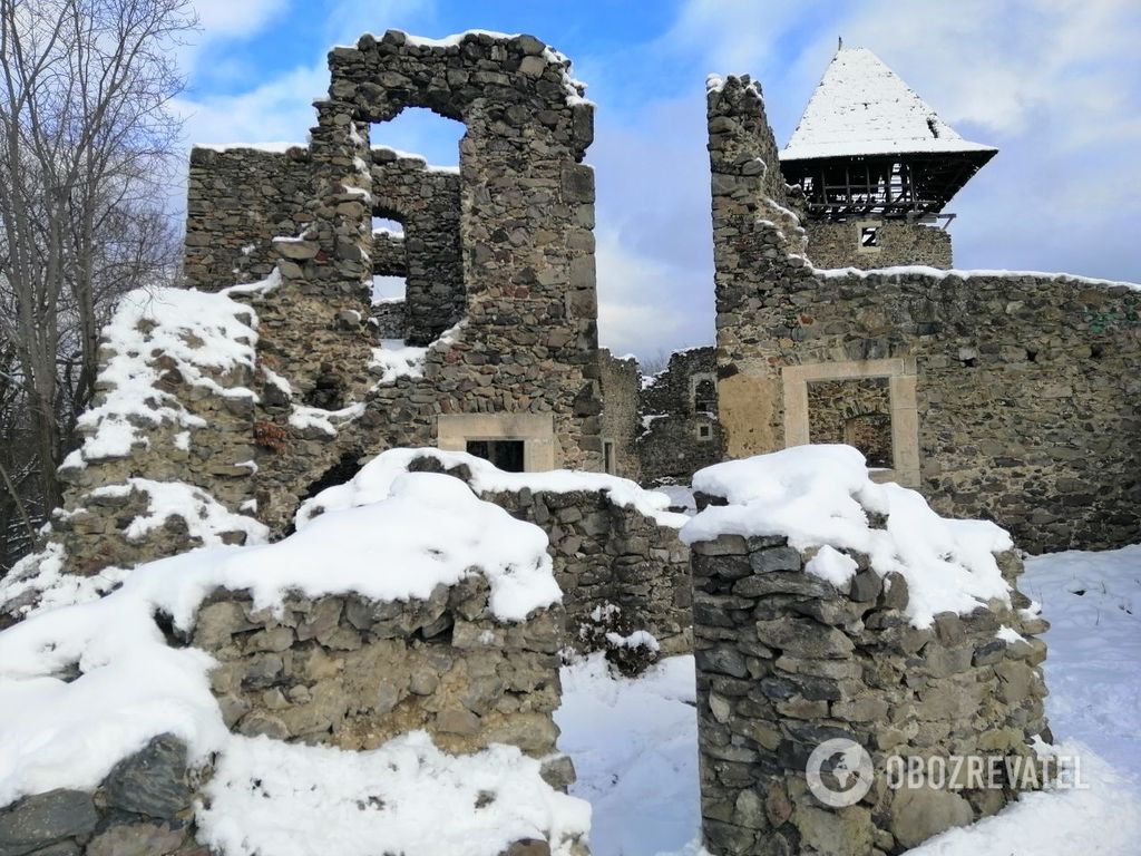 Зруйнований 400 років тому: як виглядає Невицький замок взимку