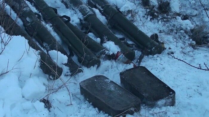 В Запорожской области в лесополосе нашли схрон с гранатометами и патронами