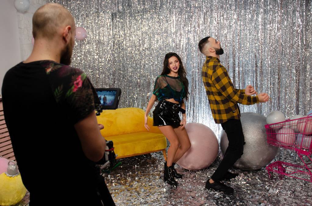 EDGAR & EMMA: прем’єра зухвалого треку "Побудь зі мною"