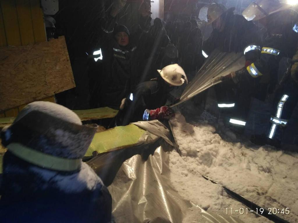 В Харькове рухнула крыша торгового павильона: есть пострадавшие