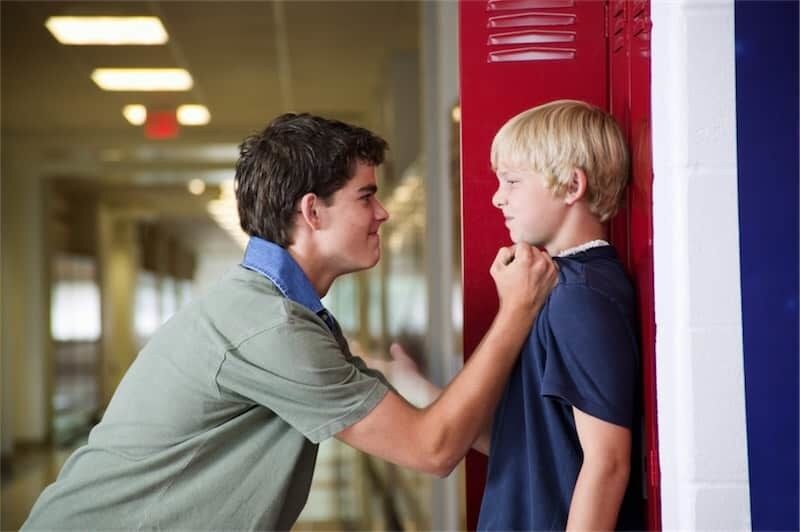 ТОП ознак того, що над дитиною знущаються в школі