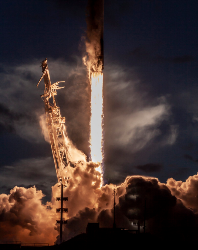 SpaceX запустив ракету Falcon-9 із 10 супутниками: захоплюючі фото і відео
