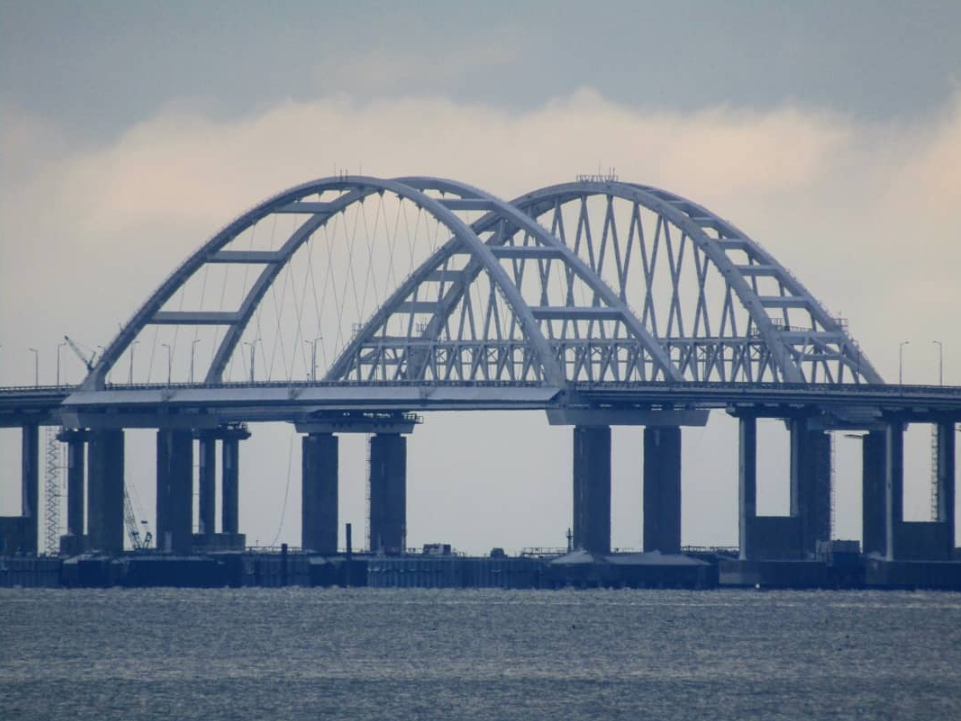 ''Найди авто'': оккупантов едко высмеяли из-за Крымского моста