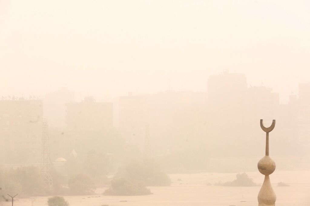 Египет накрыла мощная буря: впечатляющие фото и видео