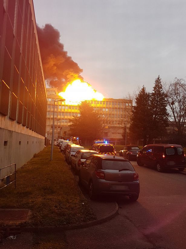 В Лионском университете прогреемл взрыв