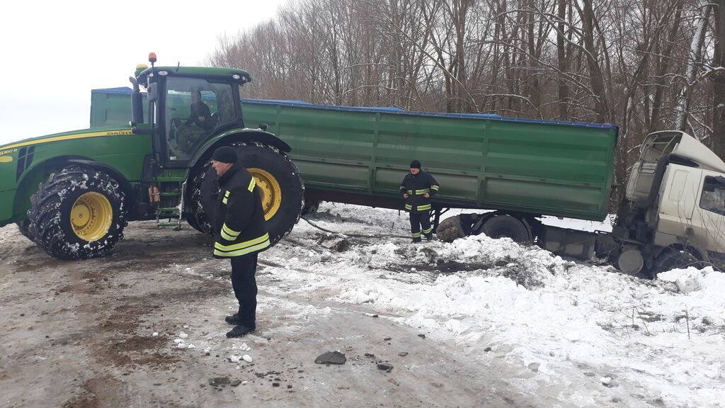 "Укрлендфарминг" Бахматюка за свой счет расчистил дороги в трех областях Украины