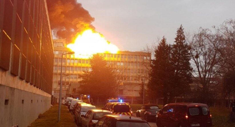 Взрыв в Лионском университет