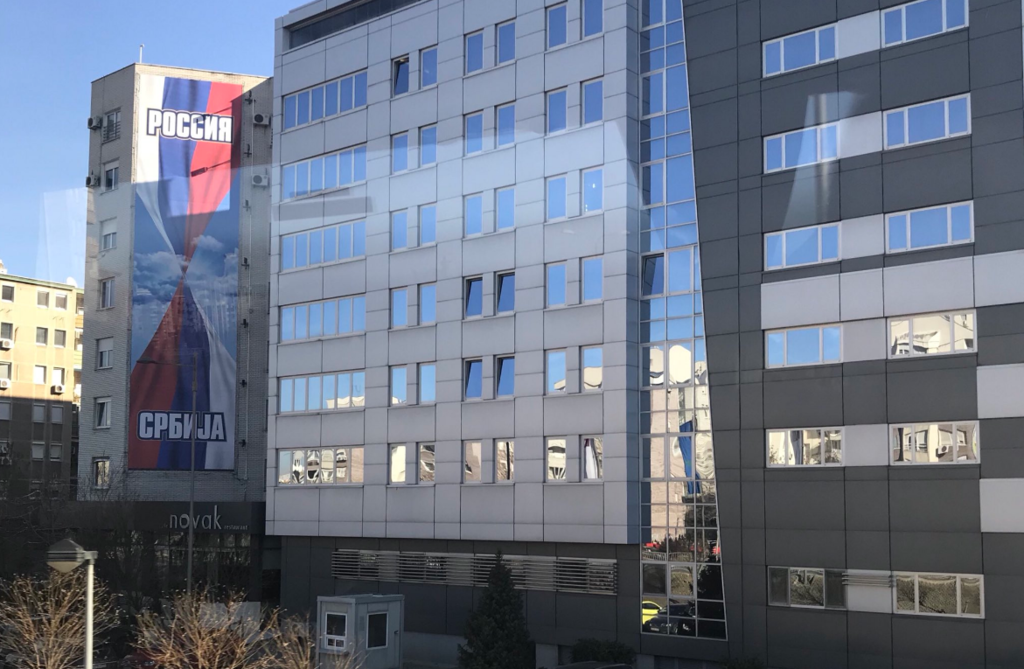 ''Оставьте его себе'': Путин разозлил россиян ''гастролями'' в Сербии