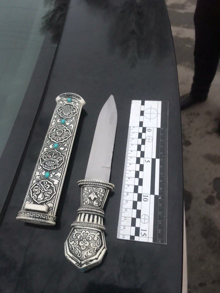 Полиция задержала парня, который разгуливал по Запорожью с опасными предметами