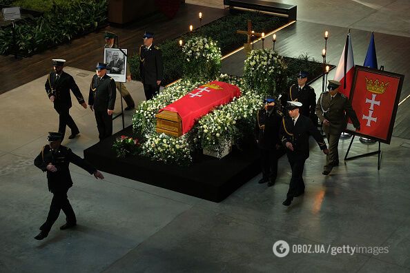 Национальное горе: в Польше прошла церемония прощания с убитым мэром Гданьска. Фото и видео