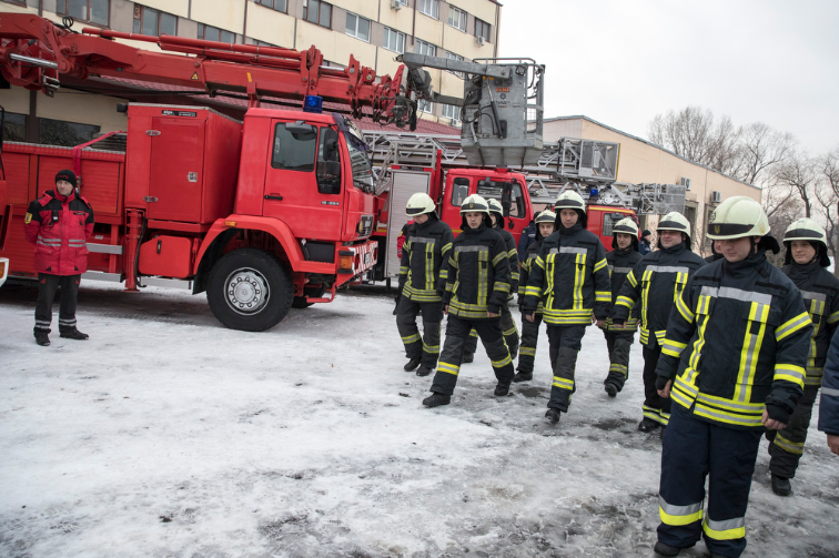 Кличко передав київським рятувальникам сучасні пожежні спецавтомобілі