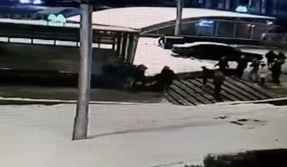 В Киеве подростки избили мужчину