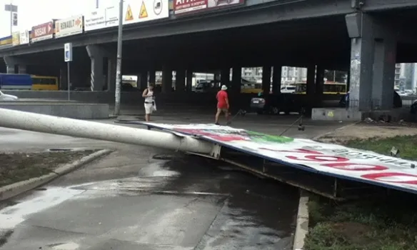 Упродовж 2018 року в Києві демонтували майже 17 тисяч рекламних конструкцій — КМДА