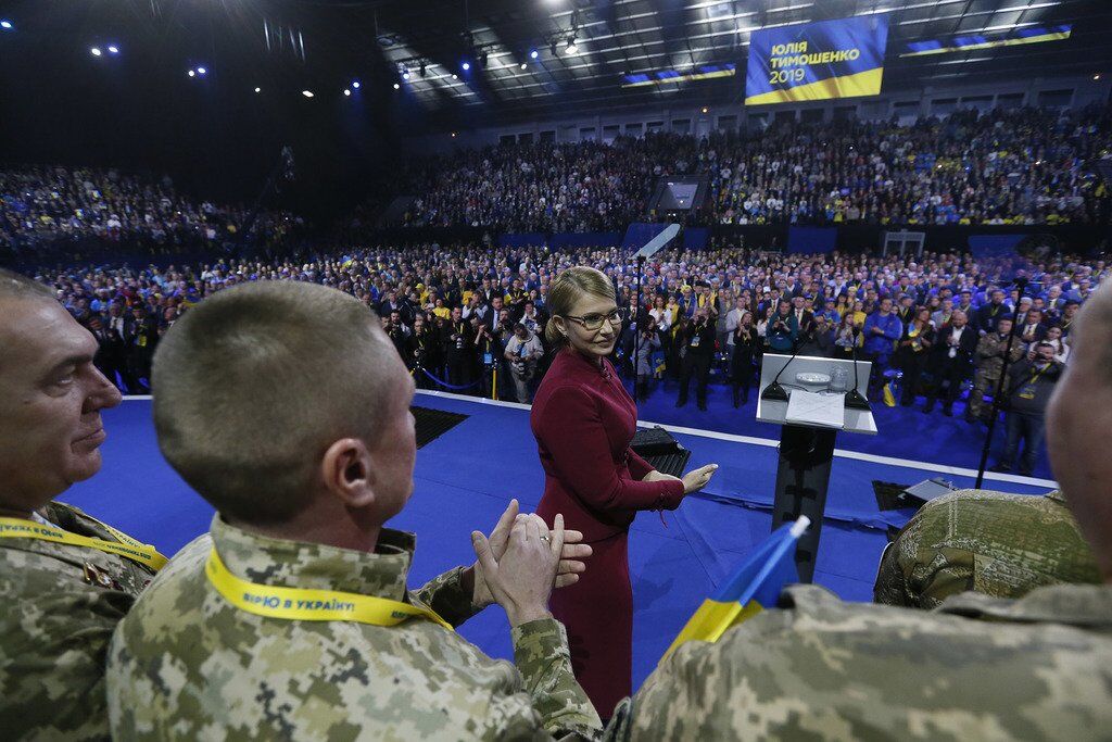 Військові назвали Тимошенко єдиним політичним ''кіборгом'' України