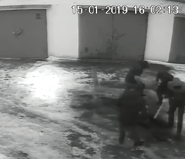 З'явилося відео звірячого побиття активіста у Запоріжжі. 18+