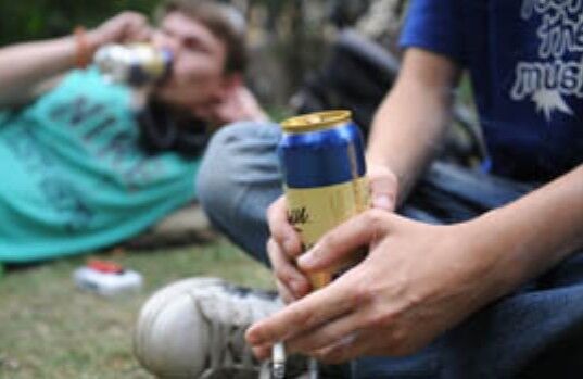 Чим алкоголь небезпечний для підлітків