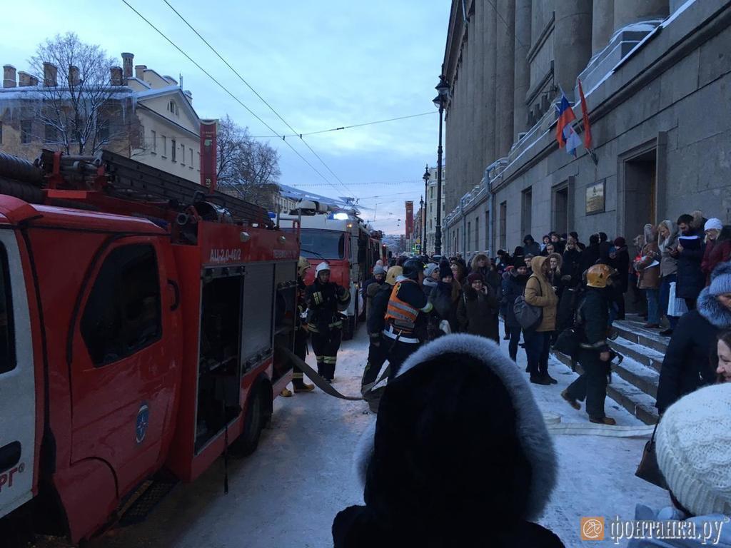 Ð ÑÐµÐ½ÑÑÐµ ÐÐµÑÐµÑÐ±ÑÑÐ³Ð° Ð·Ð°Ð³Ð¾ÑÐµÐ»ÑÑ ÑÑÐ´: Ð¿ÐµÑÐ²ÑÐµ ÑÐ¾ÑÐ¾ Ð¸ Ð²Ð¸Ð´ÐµÐ¾