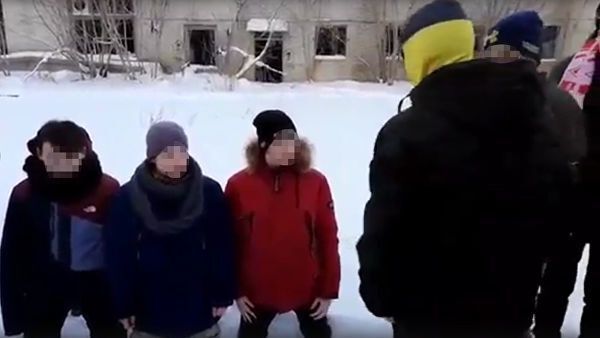  ''Умрите, мр*зи!'' В России толпа по-зверски избила трех подростков. Жесткие кадры