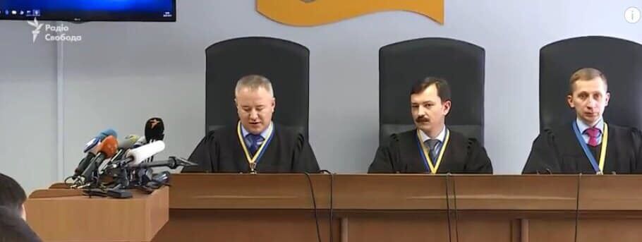 ''Путин, Гиркин и Шойгу судят Януковича'': сеть взорвало курьезное фото