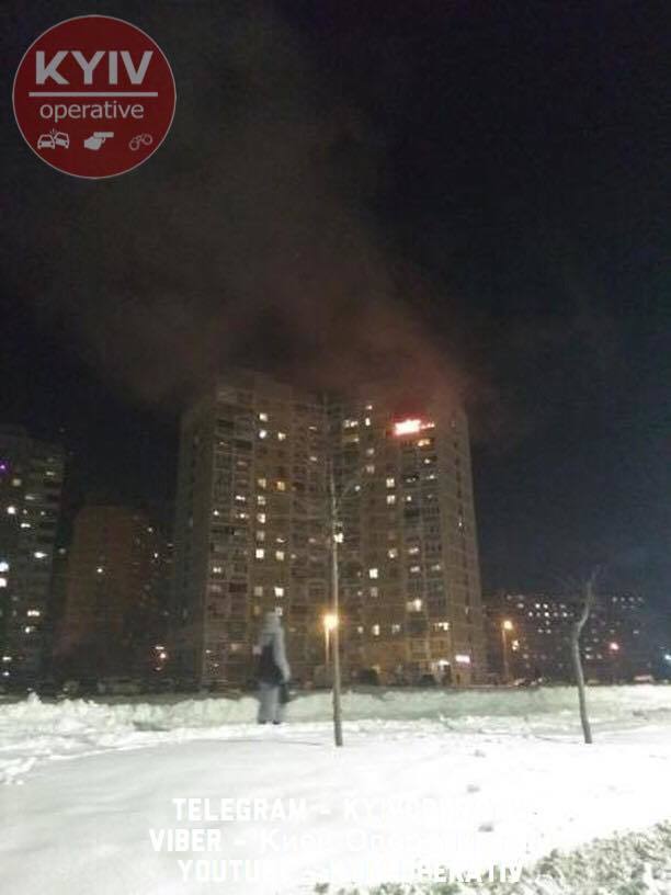 В Киеве загорелся многоэтажный дом