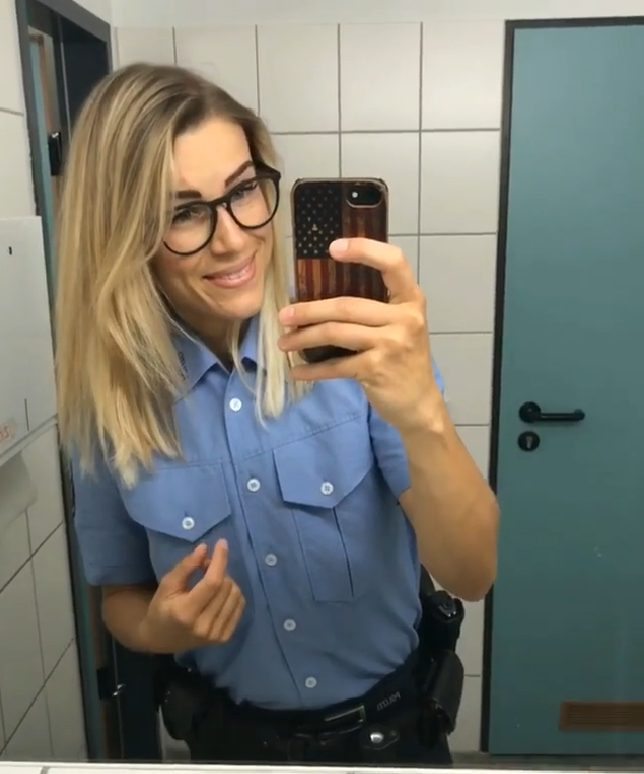 Найсексуальнішу поліцейську Німеччини кинув бойфренд: фото красуні