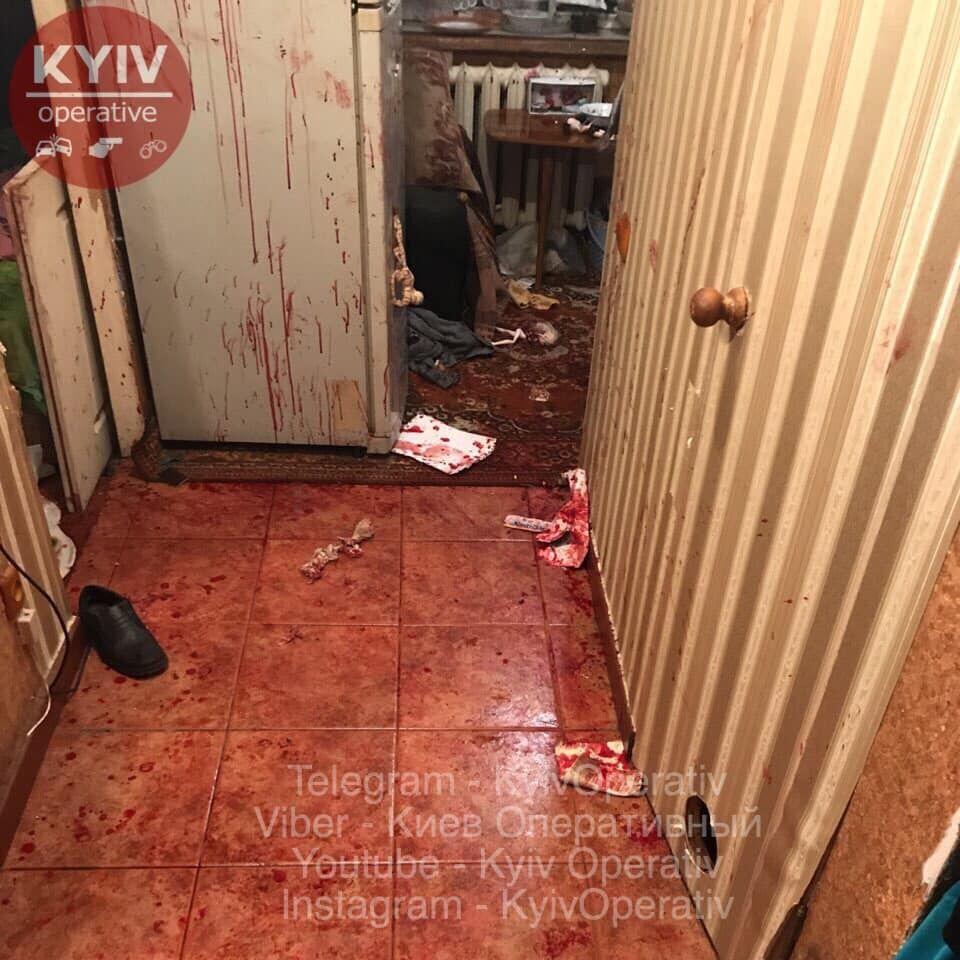  Квартира залита кровью: в Киеве неадекват устроил расправу над дочерью и женой