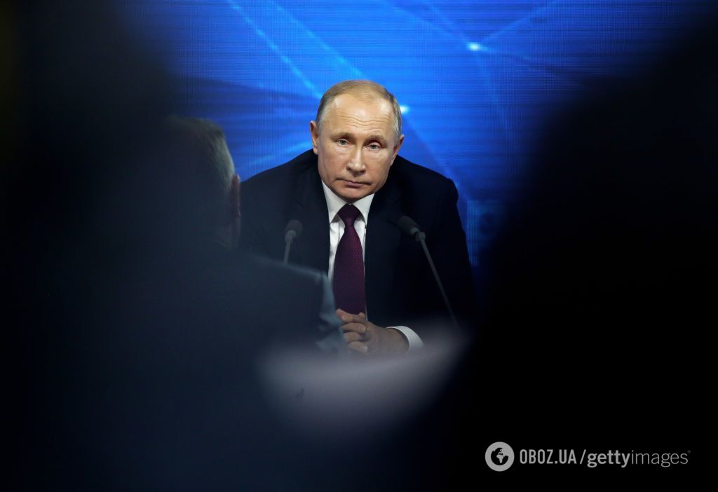 Тень Каддафи является Путину по ночам 