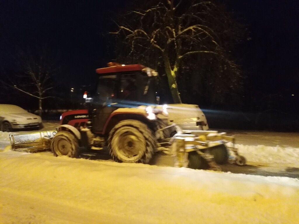Отмены рейсов и много снега: Украину накрыл мощный циклон. Фото и видео
