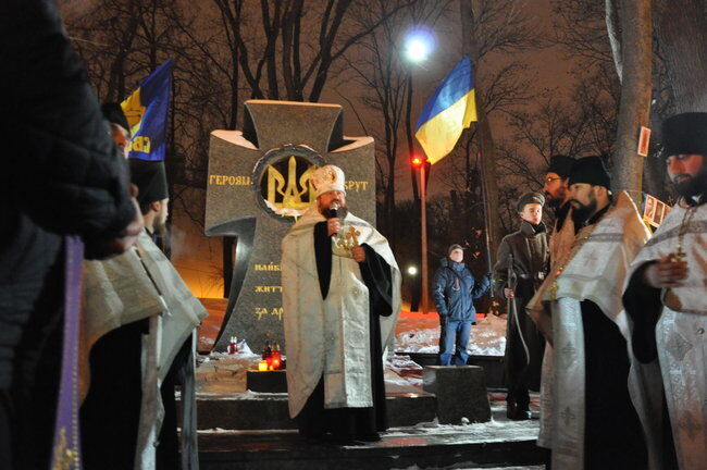 У центрі Києва пройшла факельна хода: фото і відео