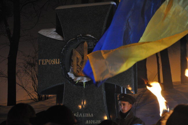 У центрі Києва пройшла факельна хода: фото і відео