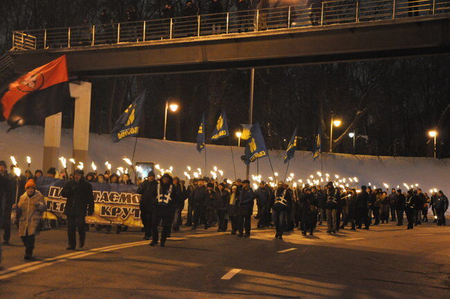  В центре Киева прошло факельное шествие: фото и видео 