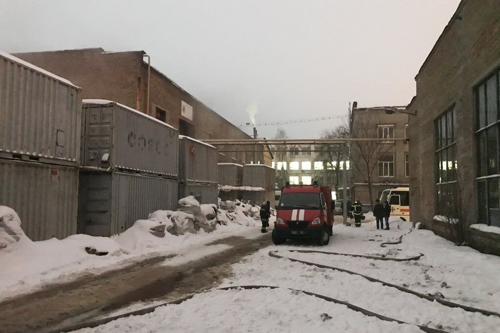 В Киеве масштабный пожар охватил завод: подробности и видео
