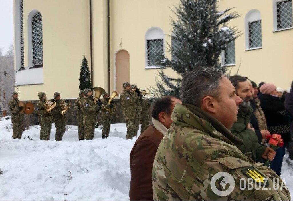 "Погиб там, где нес служение": воина ВСУ провели в последний путь под Киевом