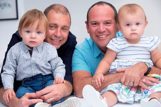 Медицинское чудо: британка родила близнецов от двух разных мужчин