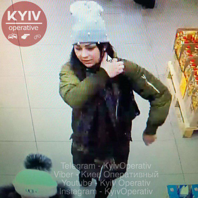 У популярному ТРЦ Києва засікли банду злодійок: опубліковані фото