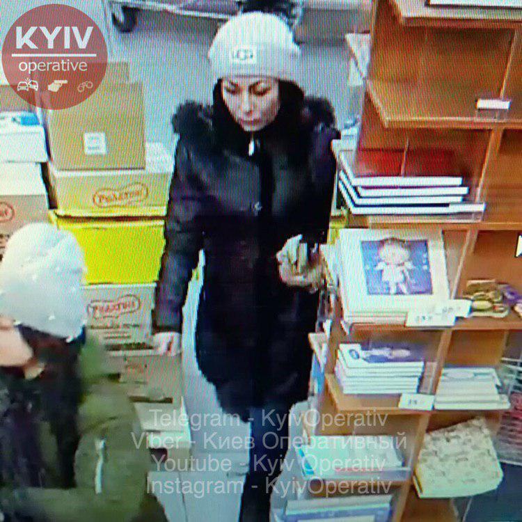У популярному ТРЦ Києва засікли банду злодійок: опубліковані фото