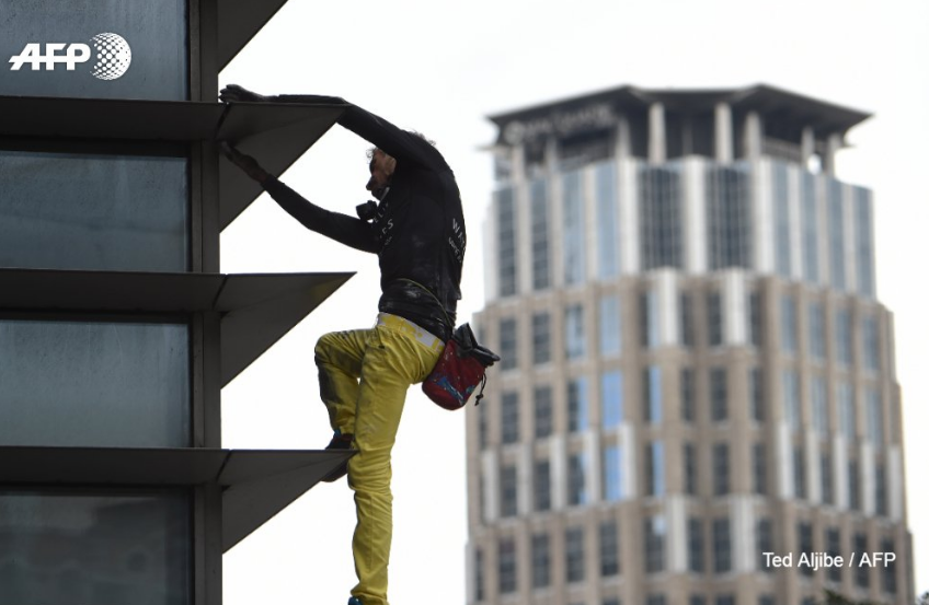 56-річний ''Людина-павук'' видерся на 47-поверхову вежу в Манілі