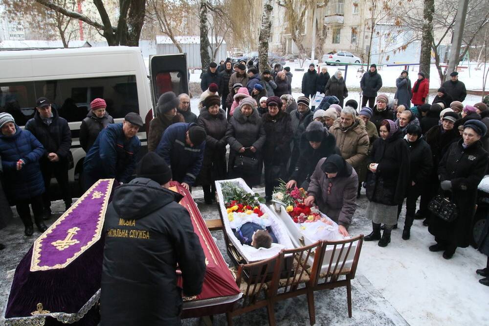 В Виннице похоронили убитых детей и женщин. 18+