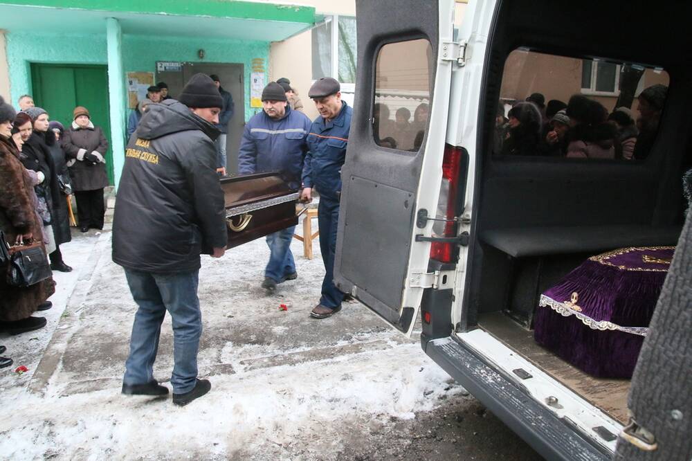 ''Що за ірод вас погубив?!'' У Вінниці поховали убитих під Новий рік дітей і жінок. Фото і відео 18+