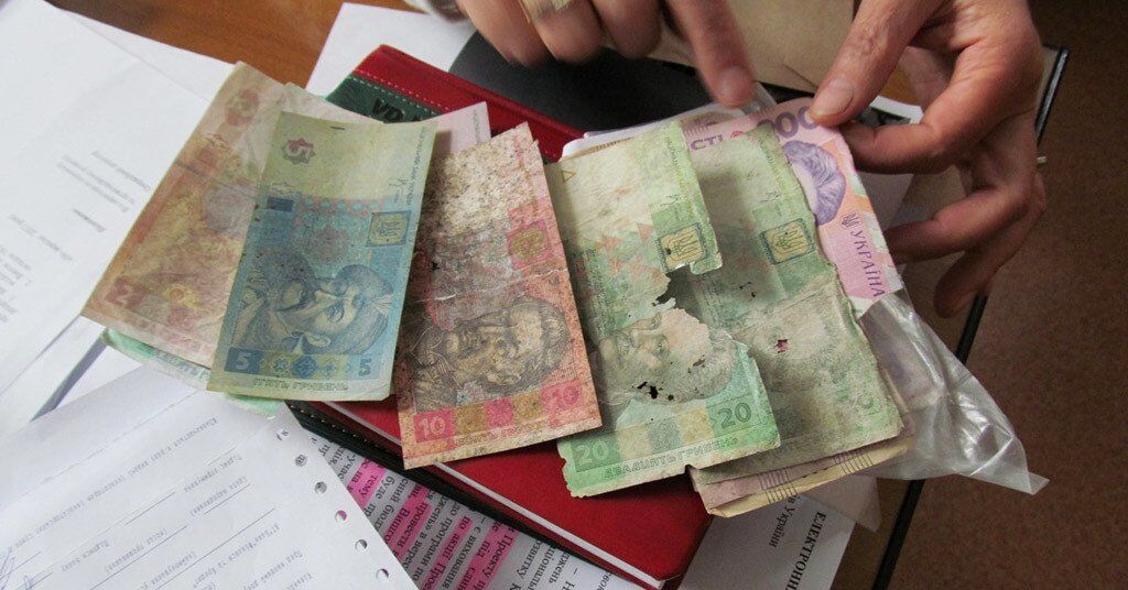 В Украине рваные гривни будут обменивать по новым правилам: что надо знать