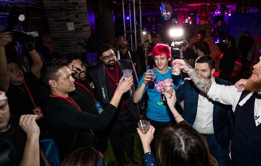 12 часов за ПК в день: киберспортсмен заработал  $10 млн за год