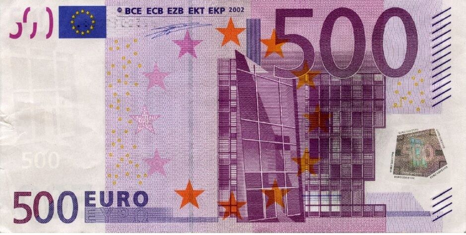 В Украине обнаружили фальшивые евро: как отличить подделку