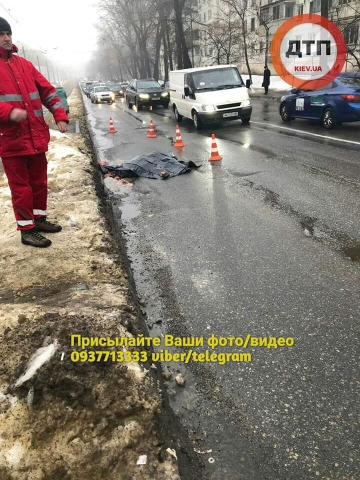 У Києві фура насмерть збила жінку і зникла: введено план-перехоплення