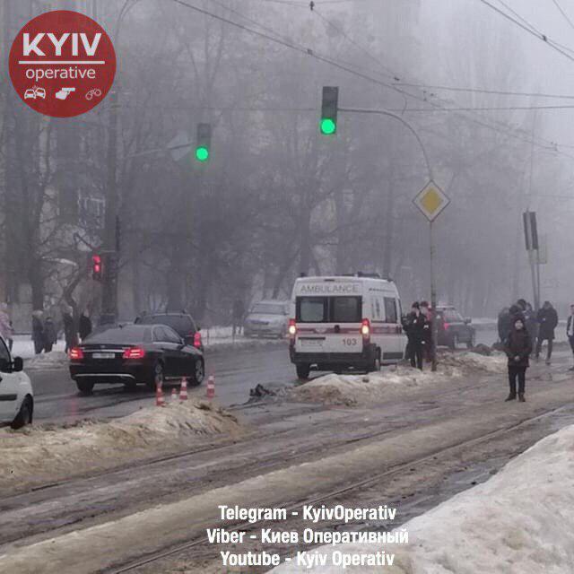 У Києві фура насмерть збила жінку і зникла: введено план-перехоплення