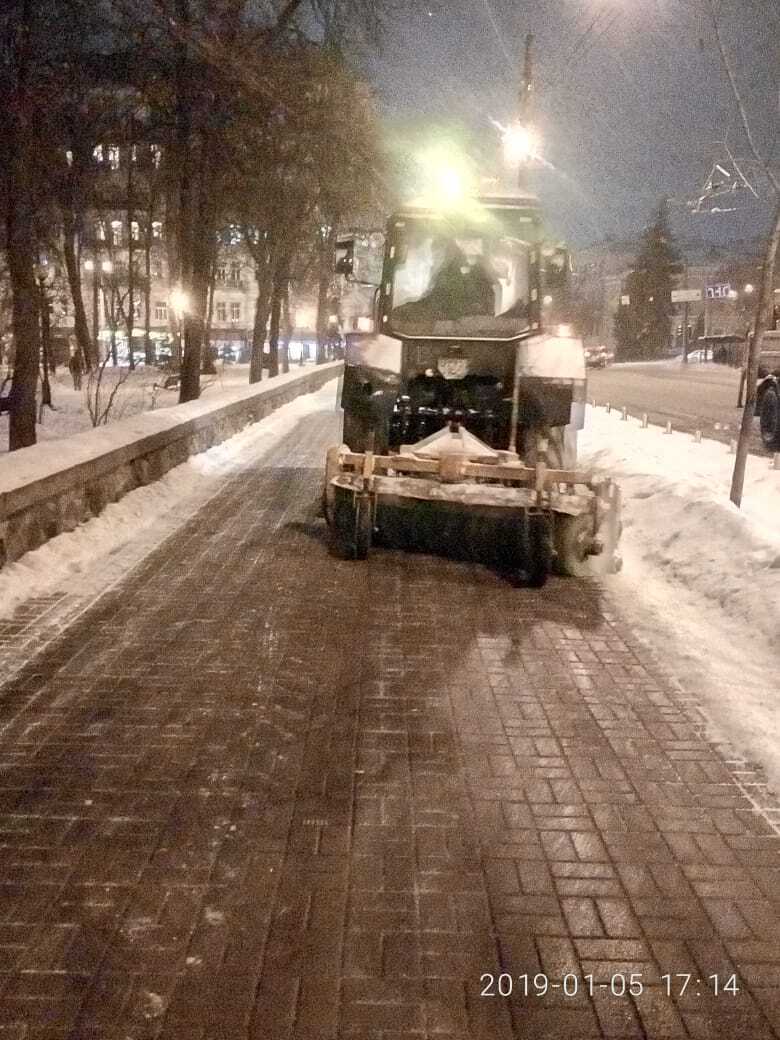 Через снігопади "Київавтодор" працює у посиленому режимі