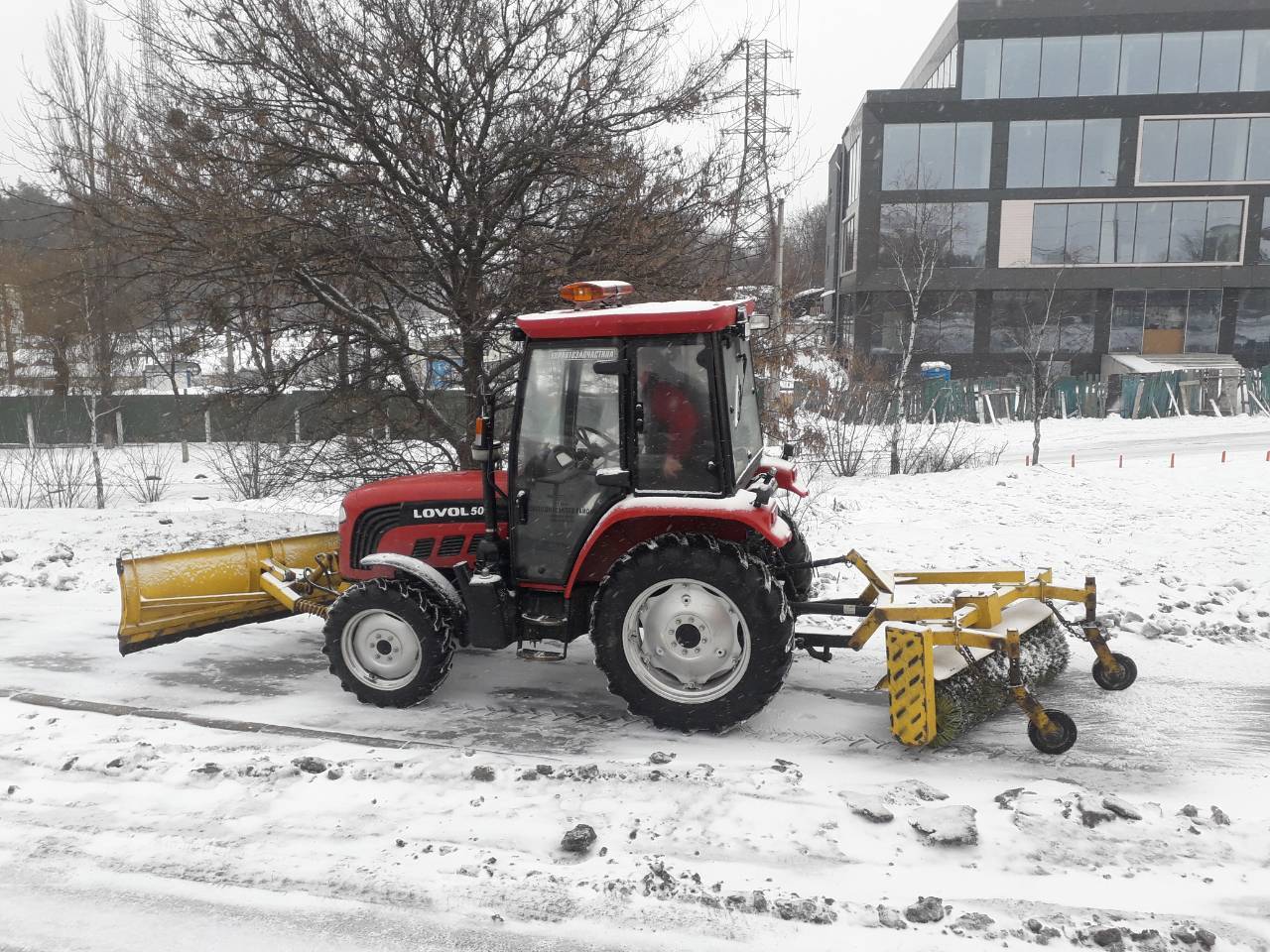 Через снігопади "Київавтодор" працює у посиленому режимі