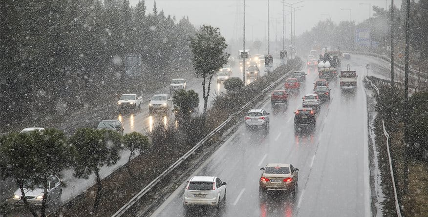  На Грецию обрушился аномальный снегопад: есть жертвы