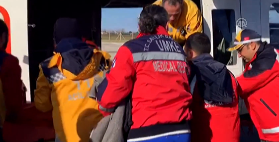 Судно з українцями затонуло біля Туреччини: фото і відео із врятованими
