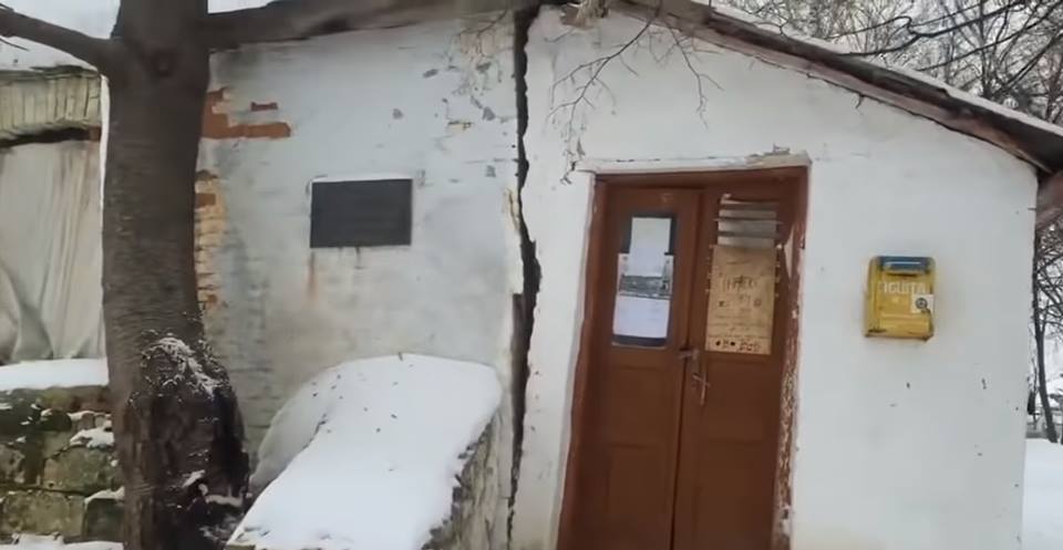 ''Позор и неуважение!'' Украинцев разозлили фото разрушенного дома автора всемирного рождественского хита